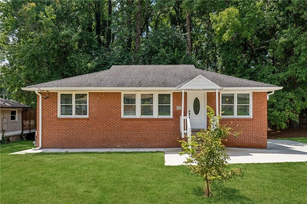 Property Photo: 690 Green Acres Road SE GA 30080