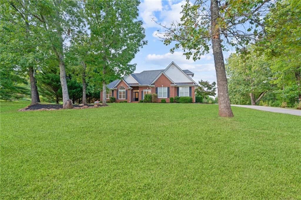 Property Photo:  129 Eagle Pointe Drive  GA 30533 