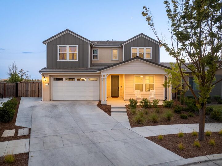 Property Photo: 988 Horizon Drive CA 93636