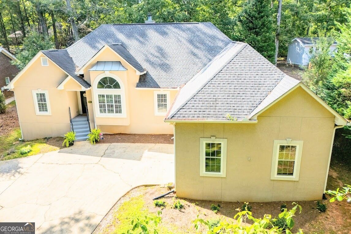 Property Photo: 1252 Heritage Drive GA 30180