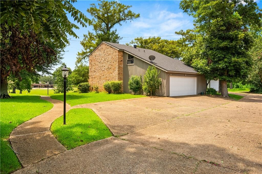 Property Photo:  380 Windermere Boulevard  LA 71303 