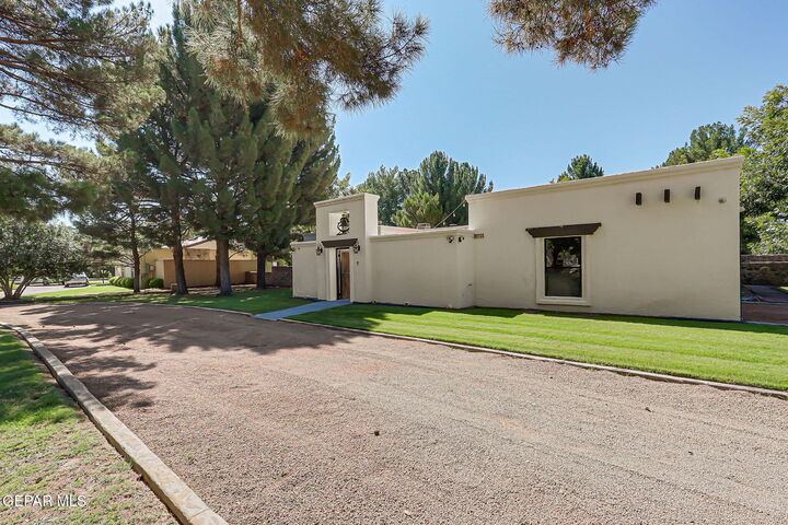 Property Photo: 720 La Mancha Court TX 79922