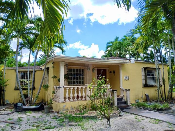 Property Photo: 3321 SW 68th Ave FL 33155