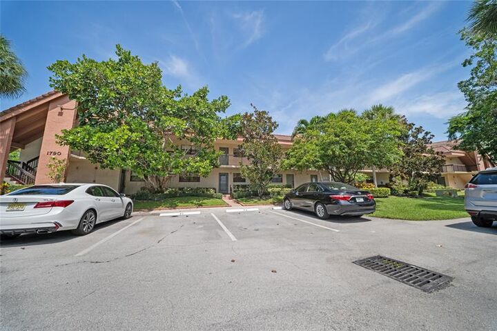 Property Photo: 1784 Hammock Blvd FL 33063