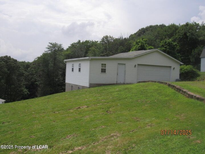 Property Photo: 343 Mountain Road PA 18651
