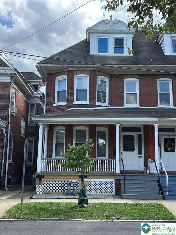 Property Photo: 1304 Washington Street PA 18042