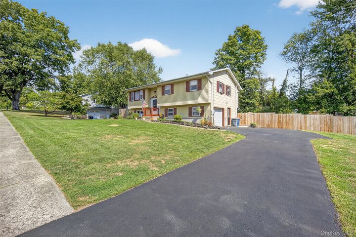 Property Photo:  205 Oriole Drive  NY 12549 