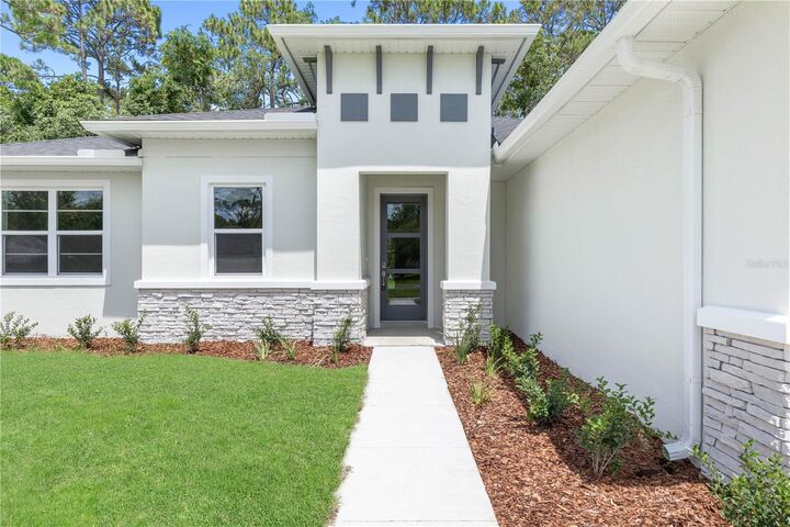Property Photo: 3 Senlac Court FL 32164