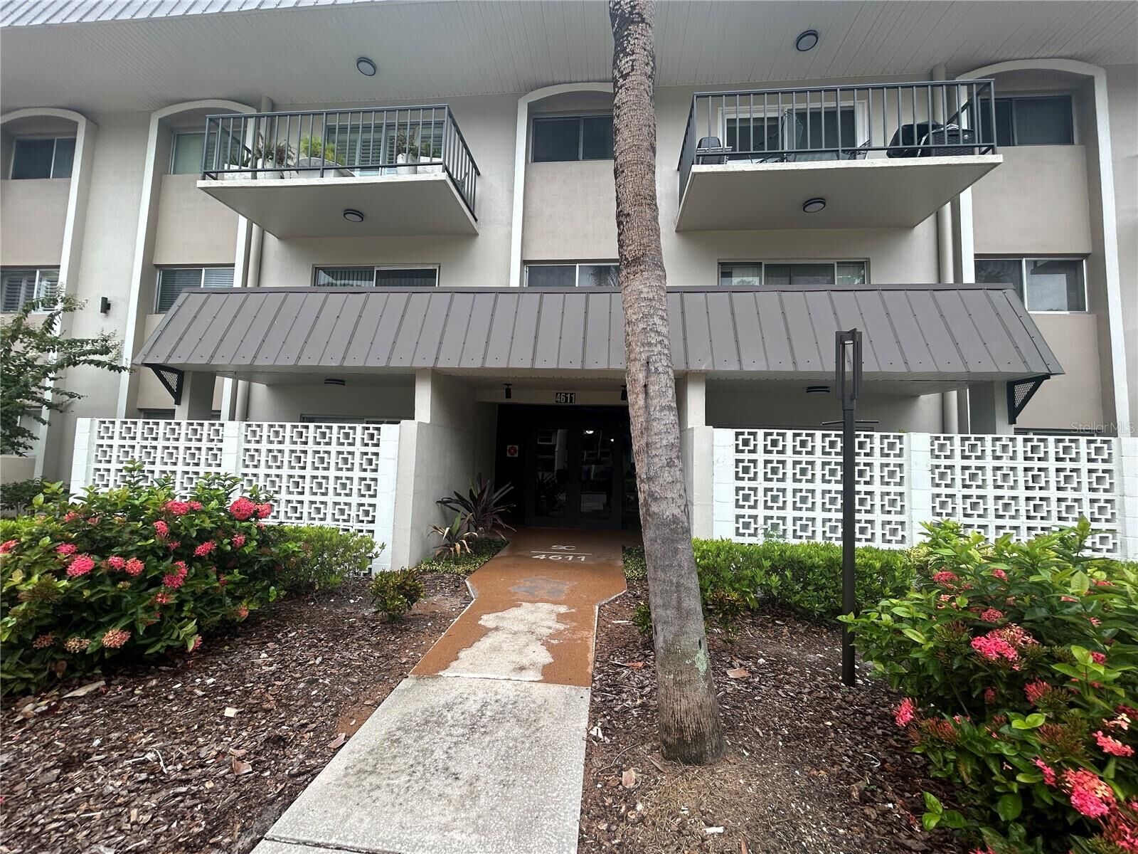 Property Photo:  4611 W Fig Street 110  FL 33609 