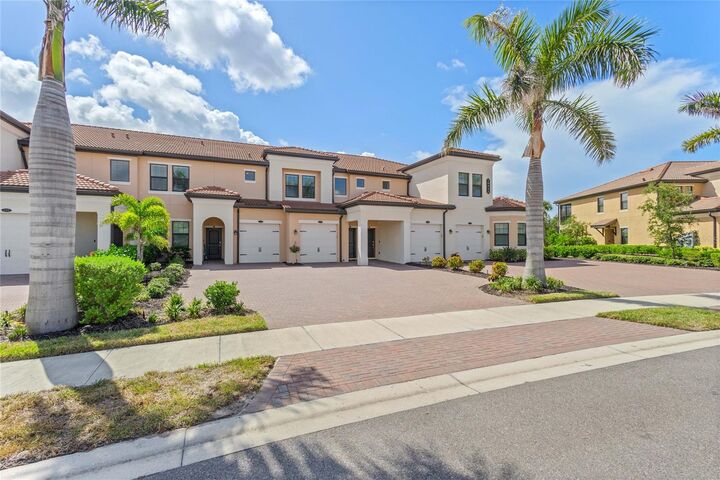 Property Photo: 10035 Crooked Creek Drive 202 FL 34293