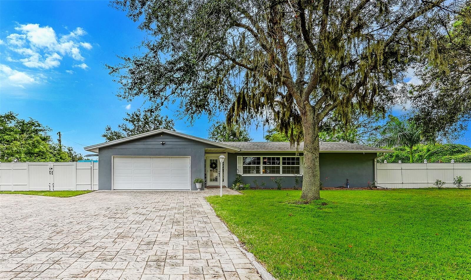 Property Photo:  5005 Inverness Drive  FL 34243 