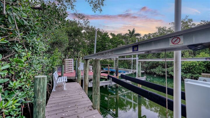 Property Photo:  7154 Hawks Harbor Circle  FL 34207 