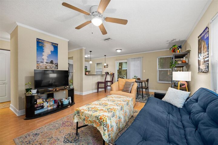 Property Photo:  609 SW 10th Lane 2  FL 32601 