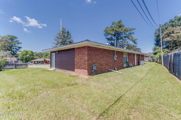 Property Photo:  400 N Wilson Boulevard  MS 39503 