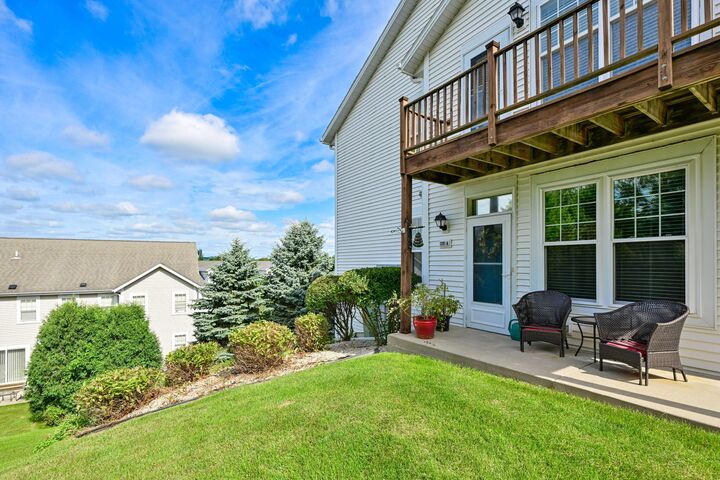 Property Photo: 1201 Woodbury Cmn A WI 53189