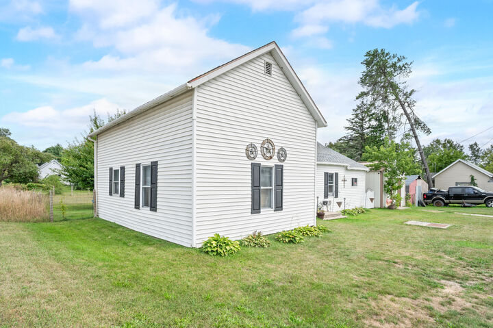 Property Photo: 7012 S Rosecran Street MI 49623