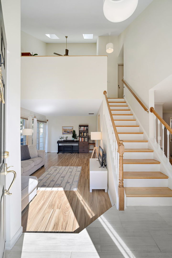 Property Photo: 2462 E Towne Boulevard IL 60004