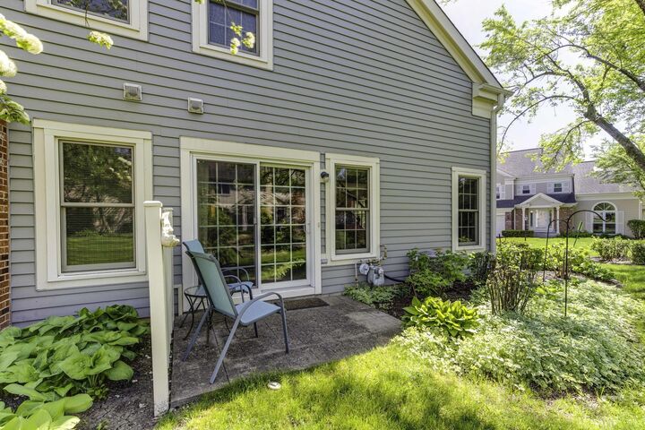 Property Photo:  2462 E Towne Boulevard  IL 60004 