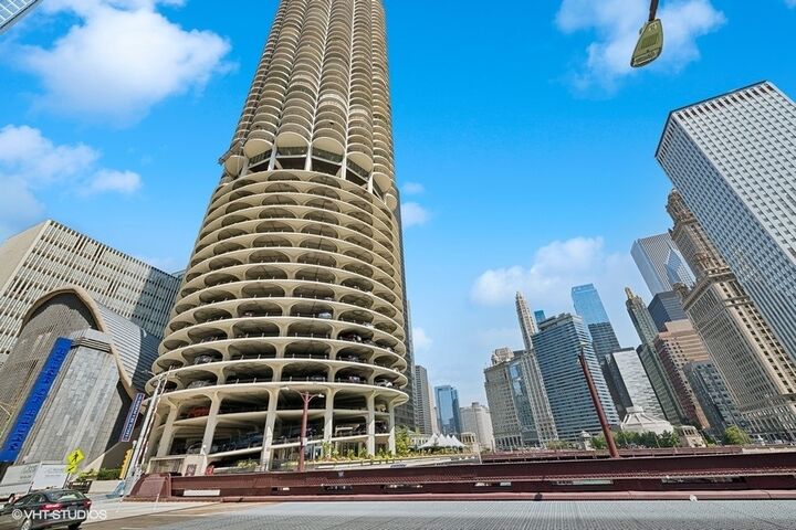 Property Photo: 300 N State Street 3405 IL 60654