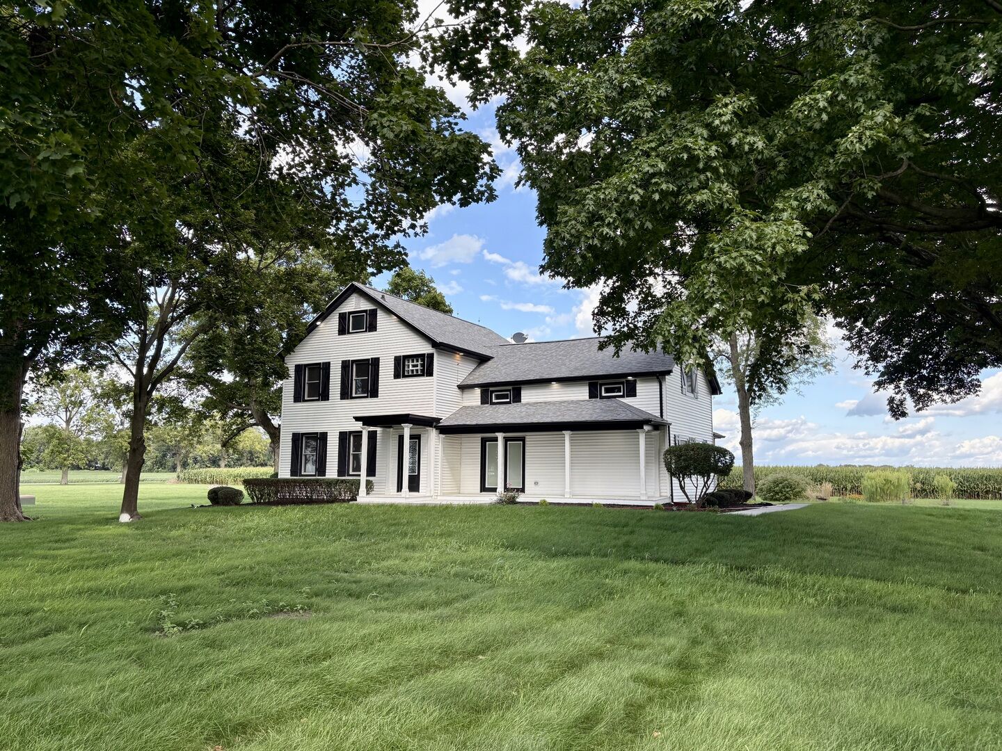 Property Photo: 1407 N 2750W Road IL 60901