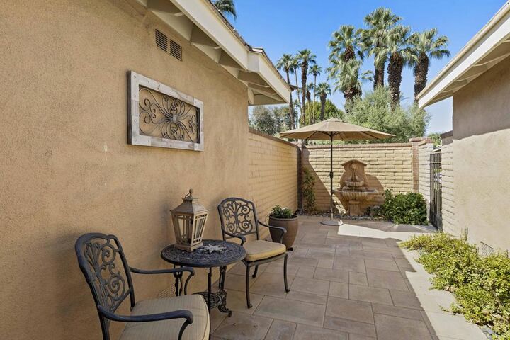 Property Photo:  220 Madrid Avenue  CA 92260 