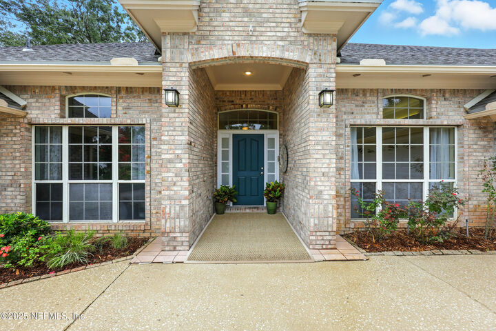 Property Photo: 4441 Richmond Park Drive E FL 32224