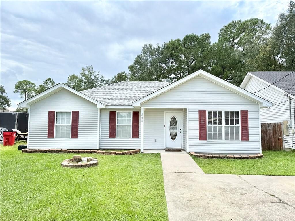 Property Photo:  2521 Bluebird Street  LA 70460 