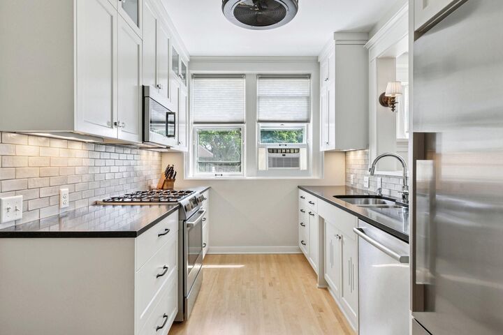 Property Photo:  56 Arundel Street 10  MN 55102 