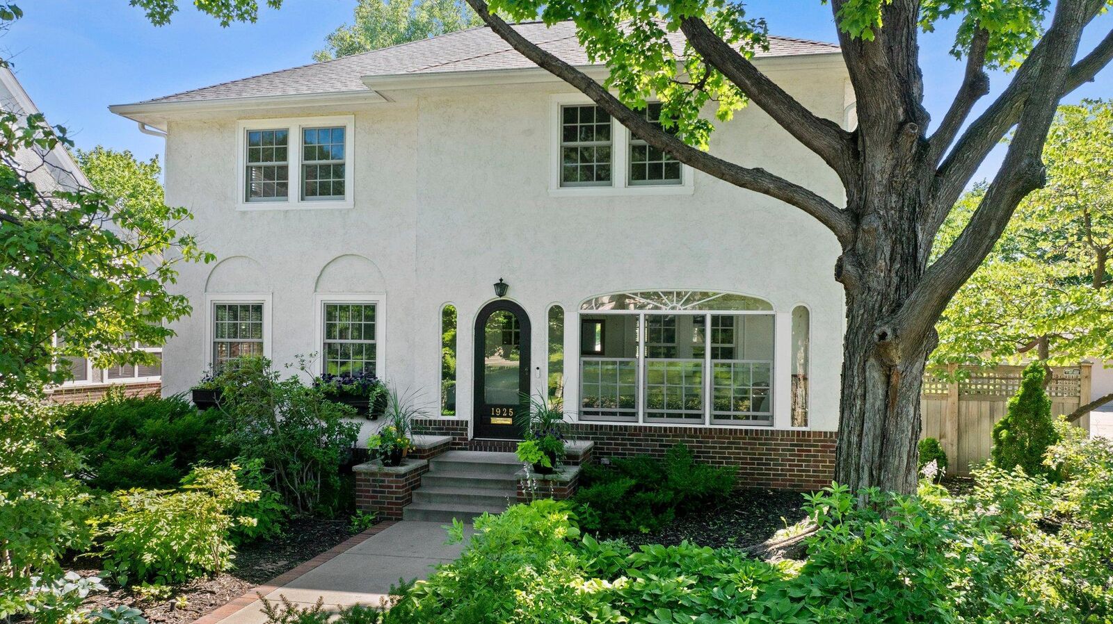 Property Photo: 1925 Girard Avenue S MN 55403