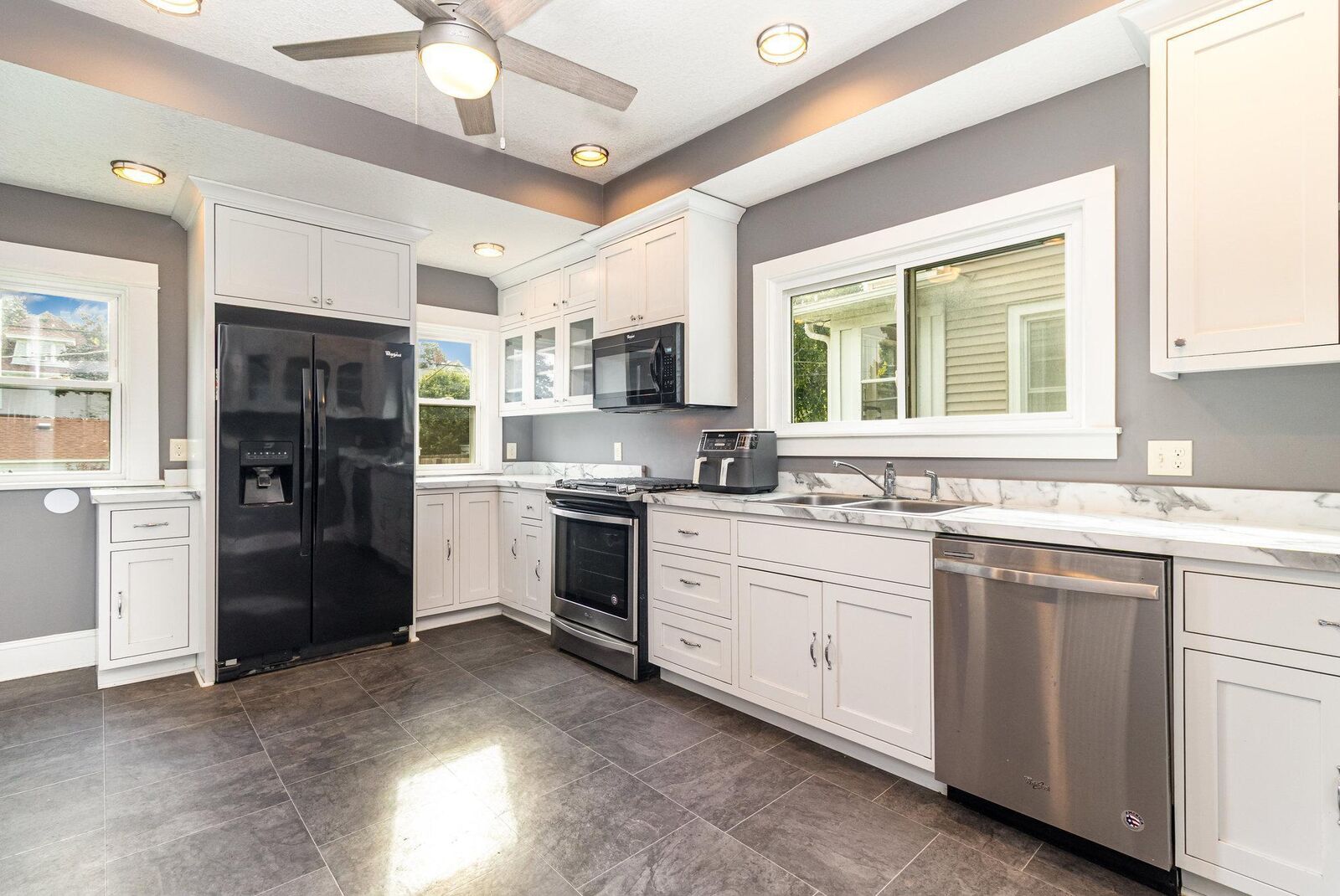 Property Photo:  822 Smith Avenue S  MN 55107 