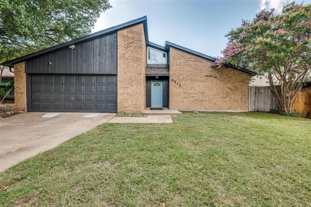 Property Photo: 3812 Sugar Ridge Road TX 76133