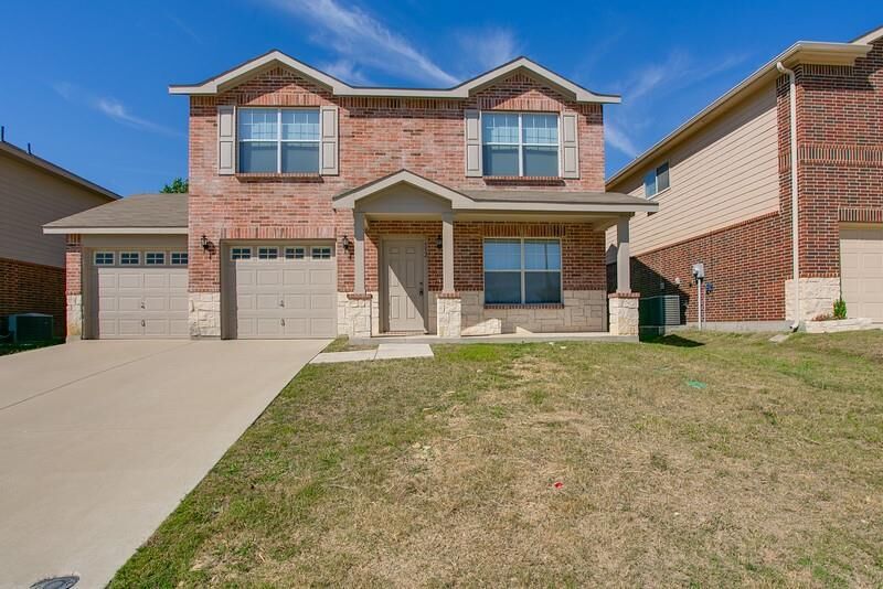 Property Photo:  552 Crystal Springs Drive  TX 76108 