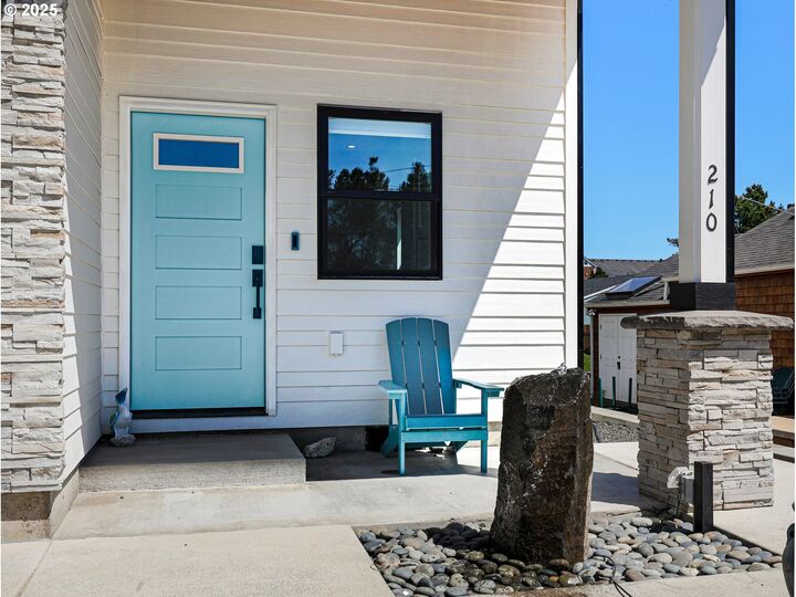 Property Photo: 210 15th Ave OR 97138