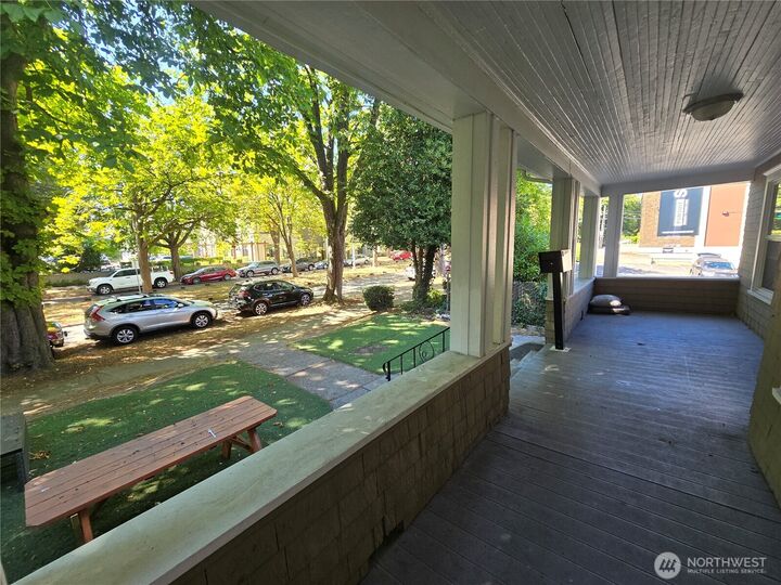 Property Photo: 4738 17th Avenue NE WA 98105