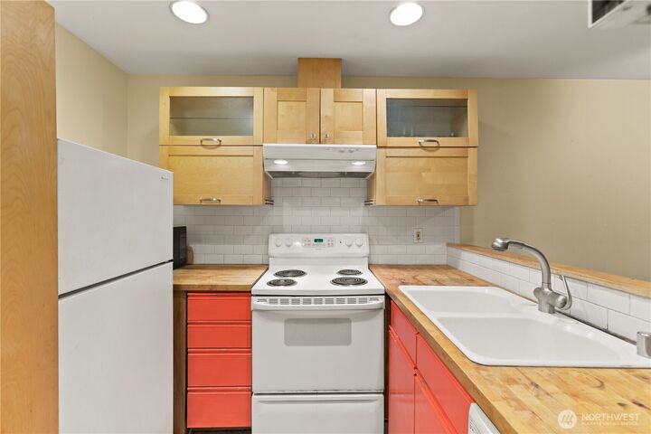Property Photo:  211  Summit Avenue E N108  WA 98102 