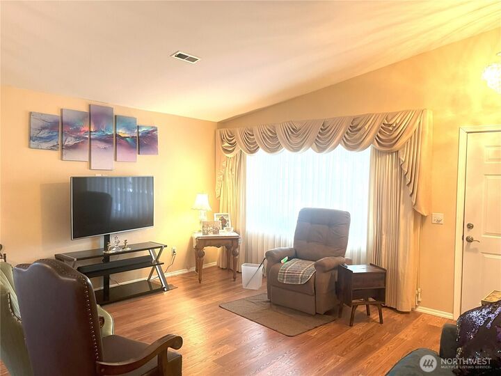 Property Photo: 824 E Washington Place 7 WA 98382