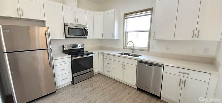 Property Photo:  5501  Wilson Avenue S  WA 98118 