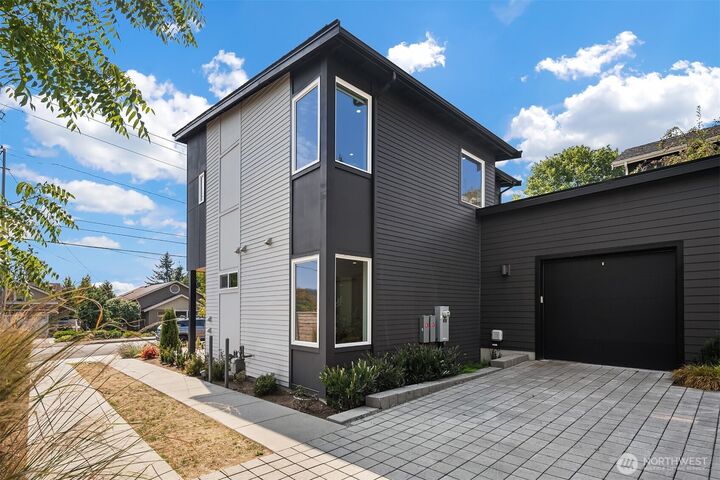 Property Photo: 436 10th Avenue A WA 98033