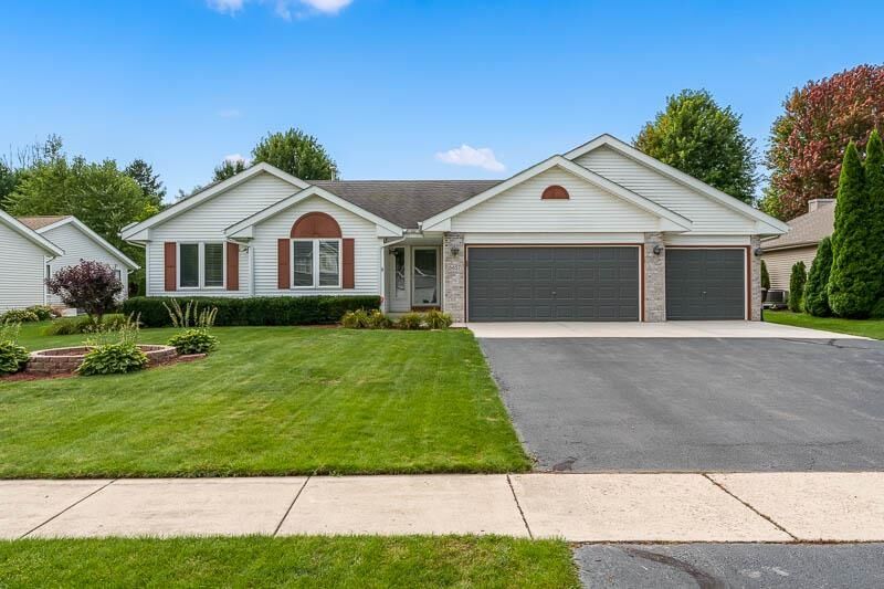 Property Photo: 6657 Hartwig Drive IL 61016