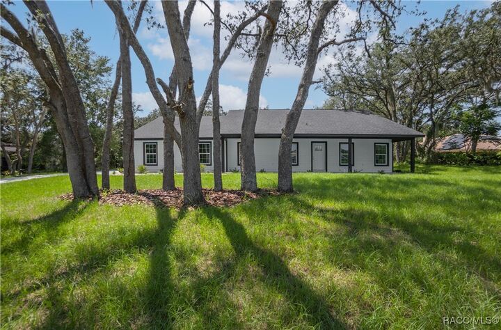 Property Photo: 530 N Highview Avenue FL 34442