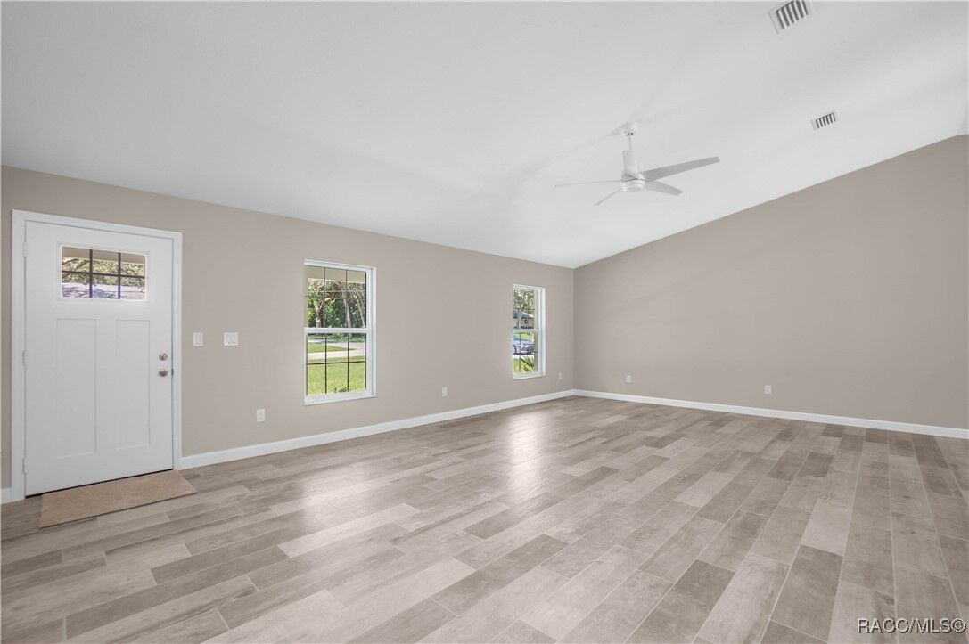 Property Photo:  1124 W Redding Street  FL 34442 