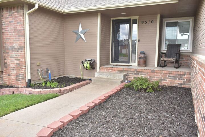 Property Photo: 9510 E Stafford KS 67207