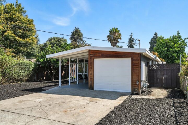 Property Photo:  2462 Fordham Street  CA 94303 