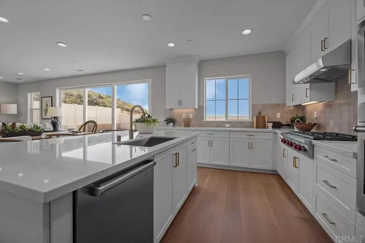 Property Photo: 951 Visalia Place CA 92069