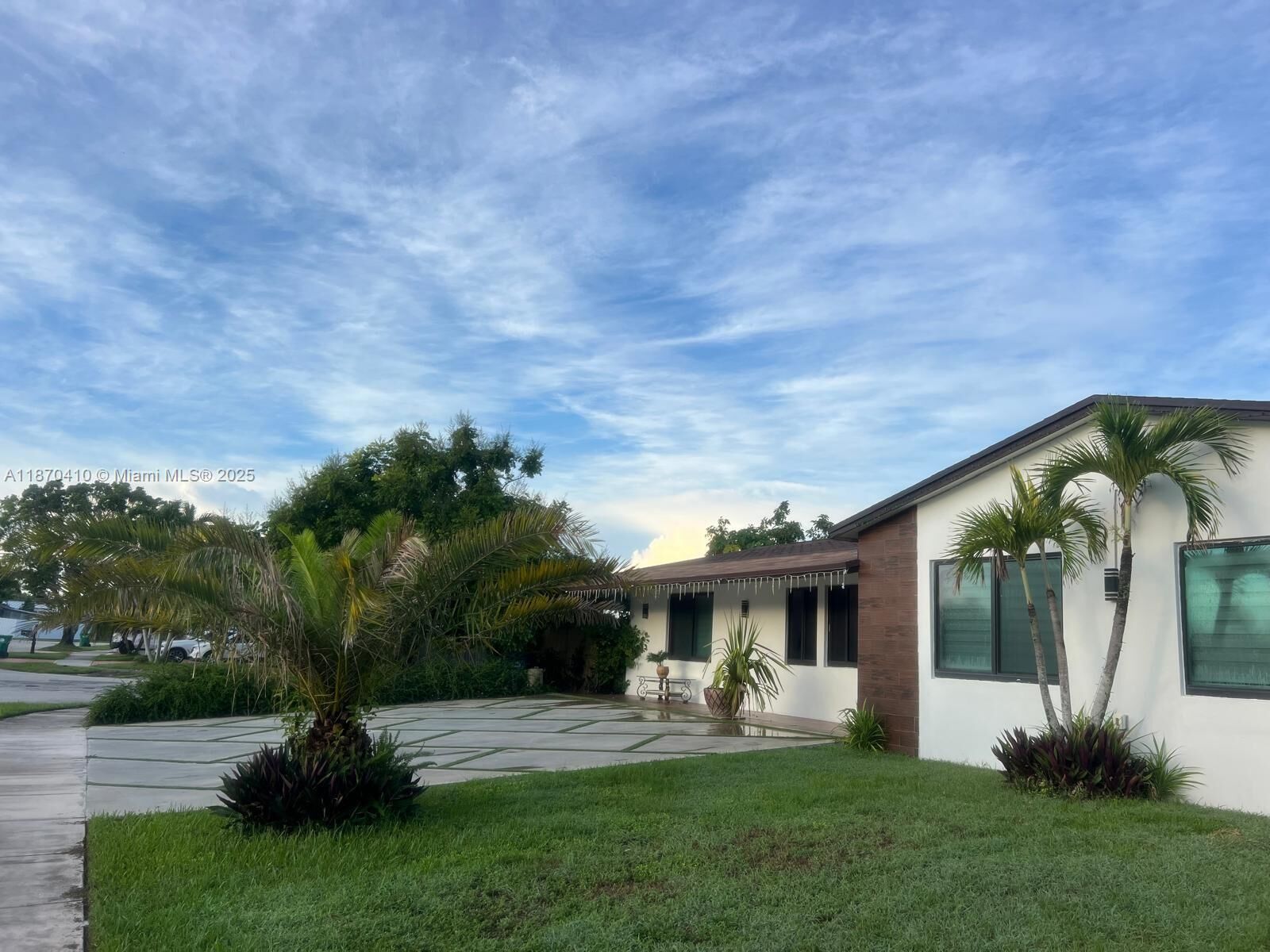 Property Photo: 15230 SW 109th Ave FL 33157