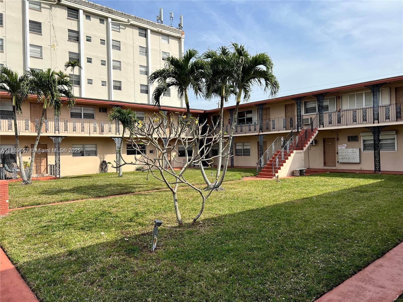Property Photo: 5300 Hollywood 10 FL 33021