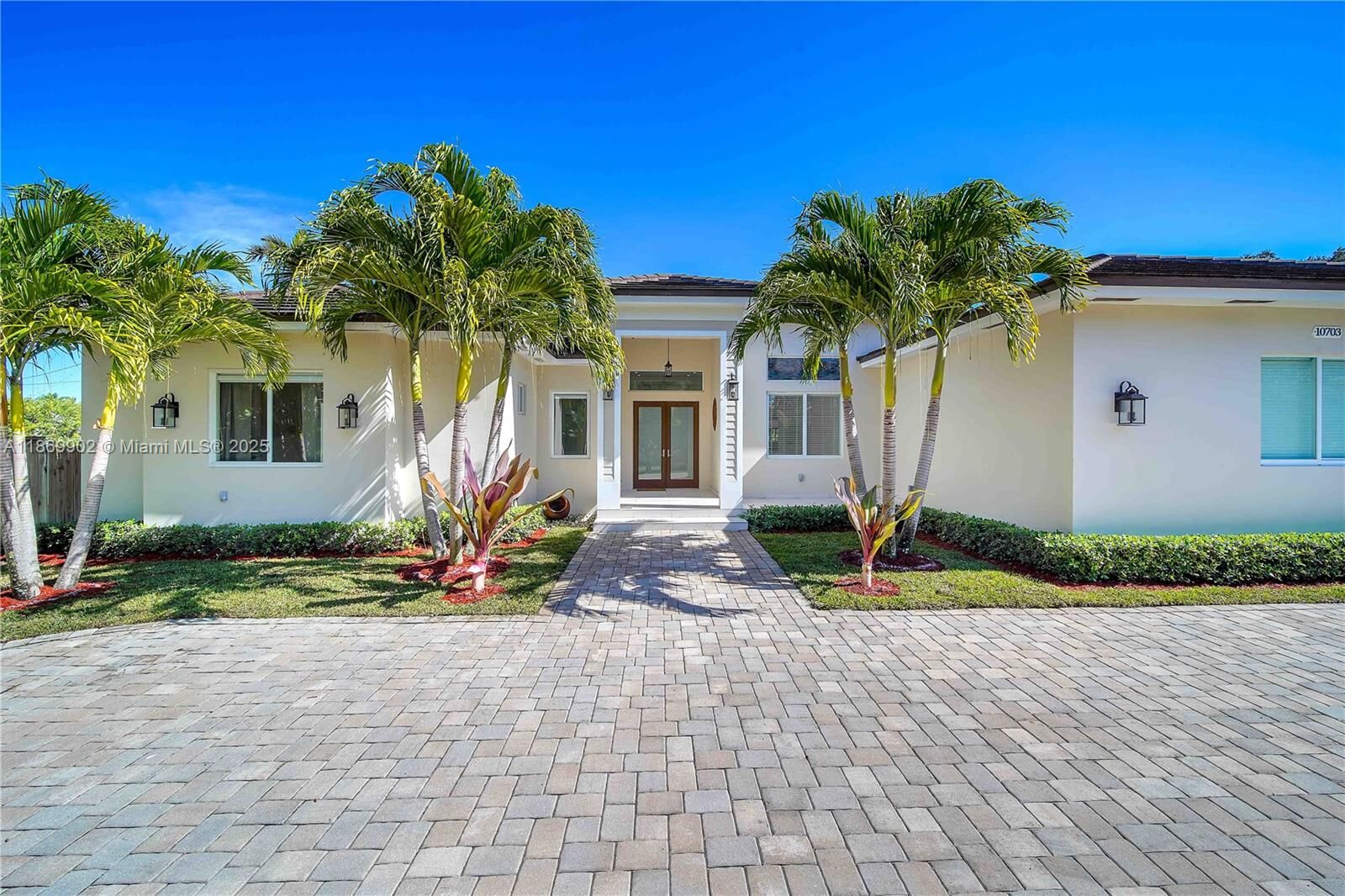 Property Photo:  10703 SW 84th Ave  FL 33156