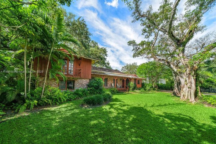 Property Photo: 5440 Hammock Dr FL 33156