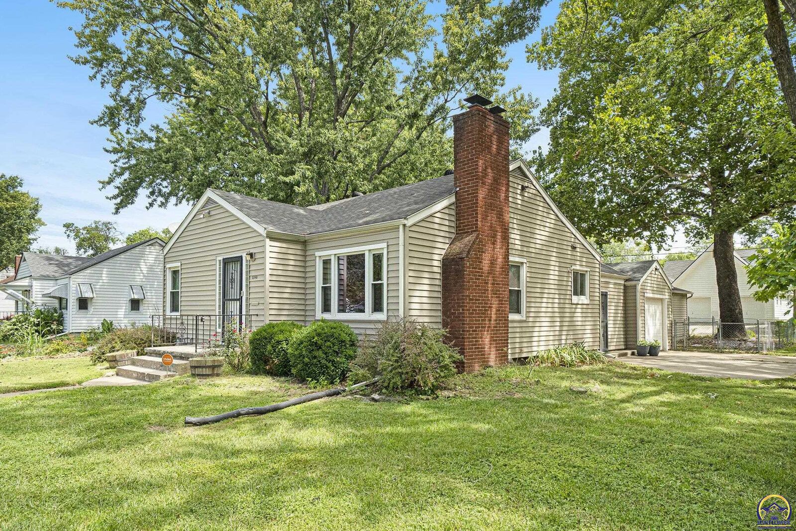 Property Photo: 1540 SW Webster Ave KS 66604