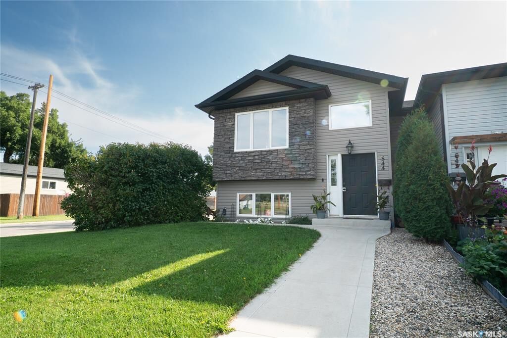 Property Photo:  544 M Avenue N  SK S7L 2S8 